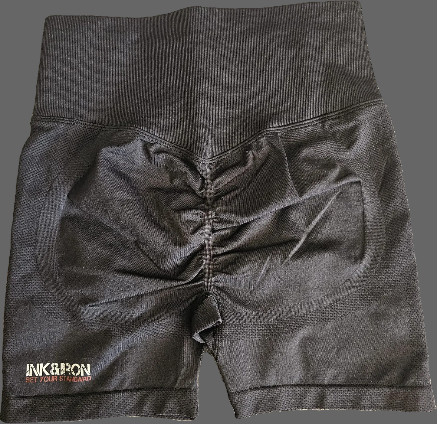 SET YOUR STANDARD SCRUNCH PERFORMANCE SHORTS